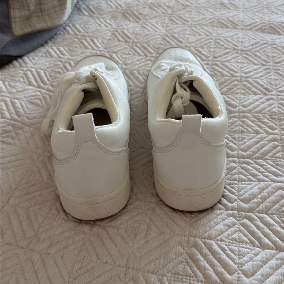 Target Universal Threads Women’s White Sneakers - Picture 4 of 6